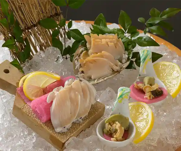あわびのお造り、又は陶板焼き