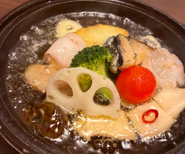 鮑と牡蠣のアヒージョ、和食料理長仕込み（2人前）