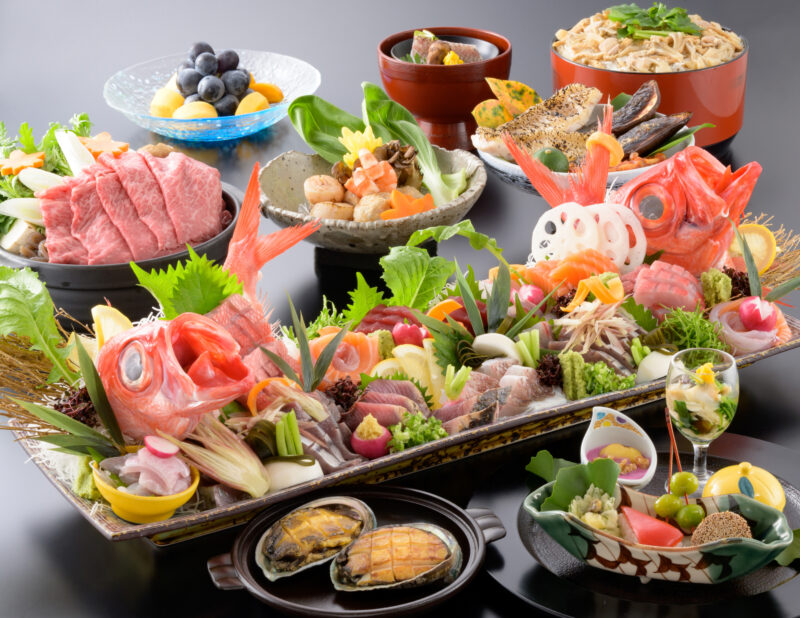 2024年9月より料理長が新しく就任し、ご夕食メニューを一新いたしました。